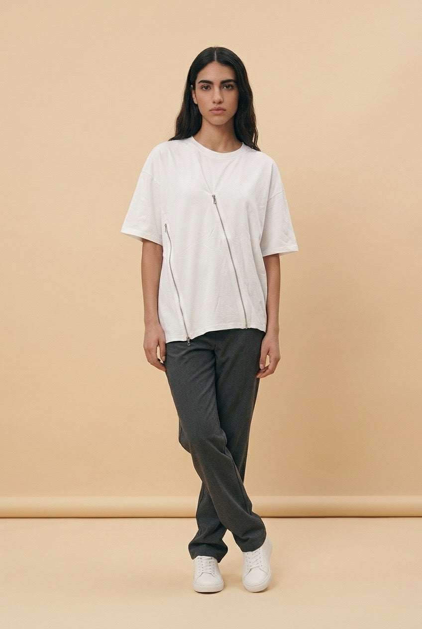 White T-shirt with zipper detail