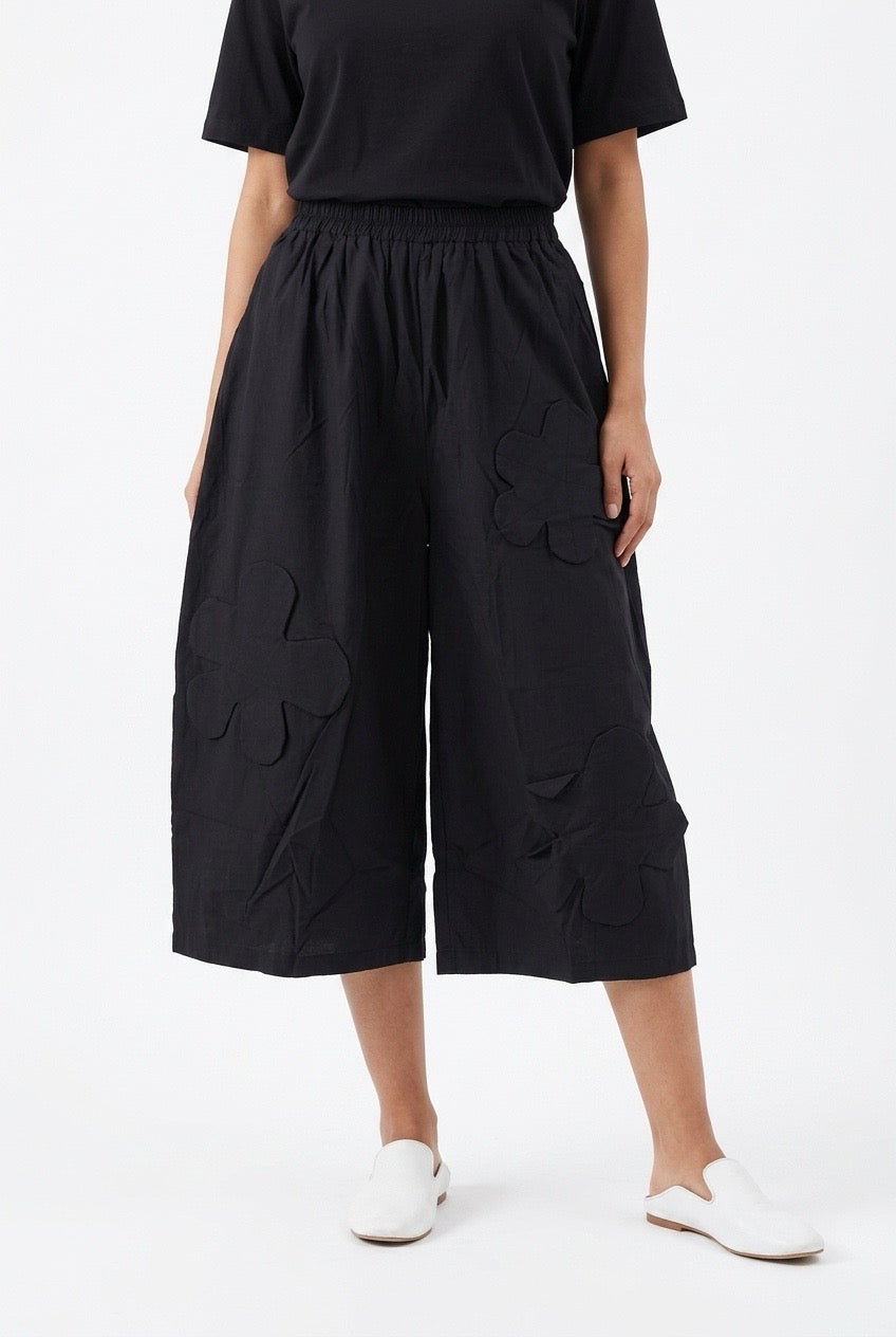 Black cropped Wide-Leg Pants with Floral Appliqué