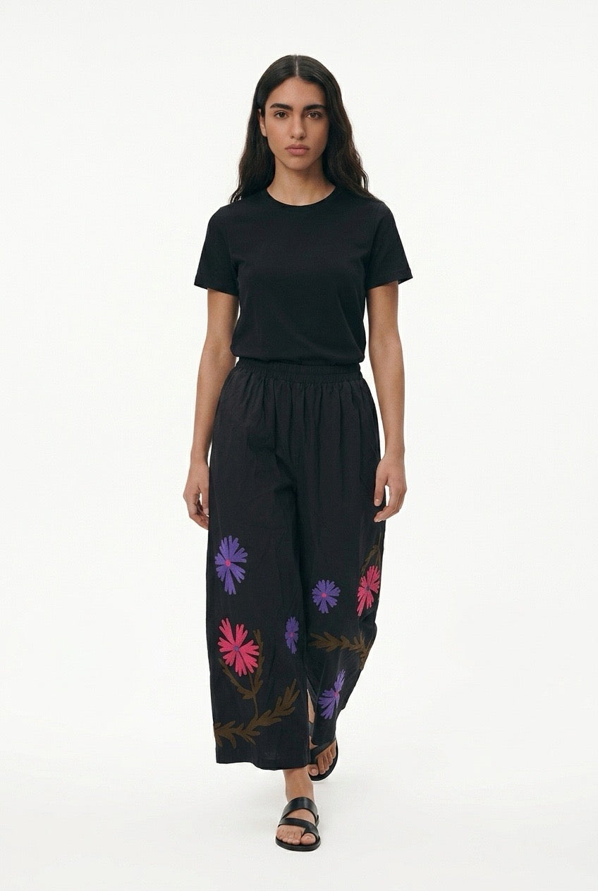 Black wide-leg pants with flower embroidery
