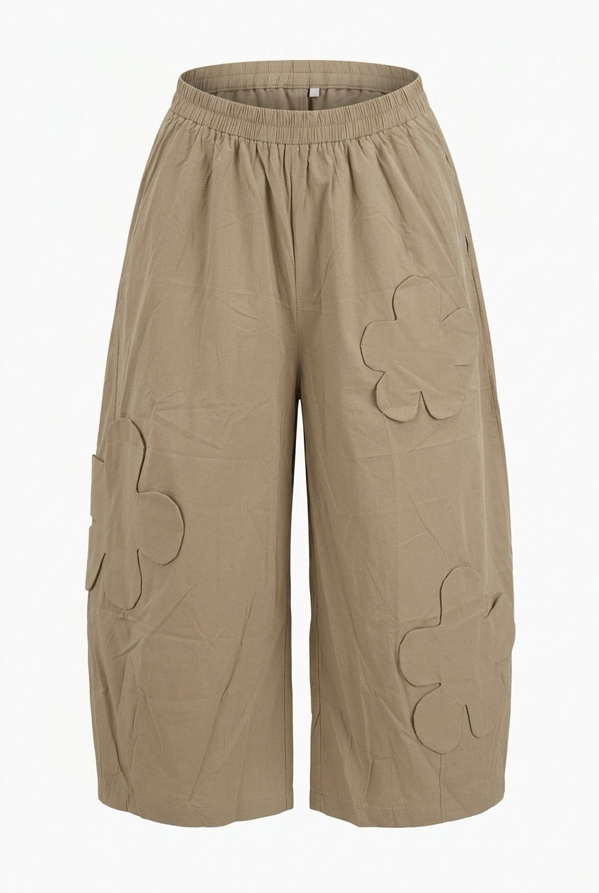 Beige cropped Wide-Leg Pants with Floral Appliqué
