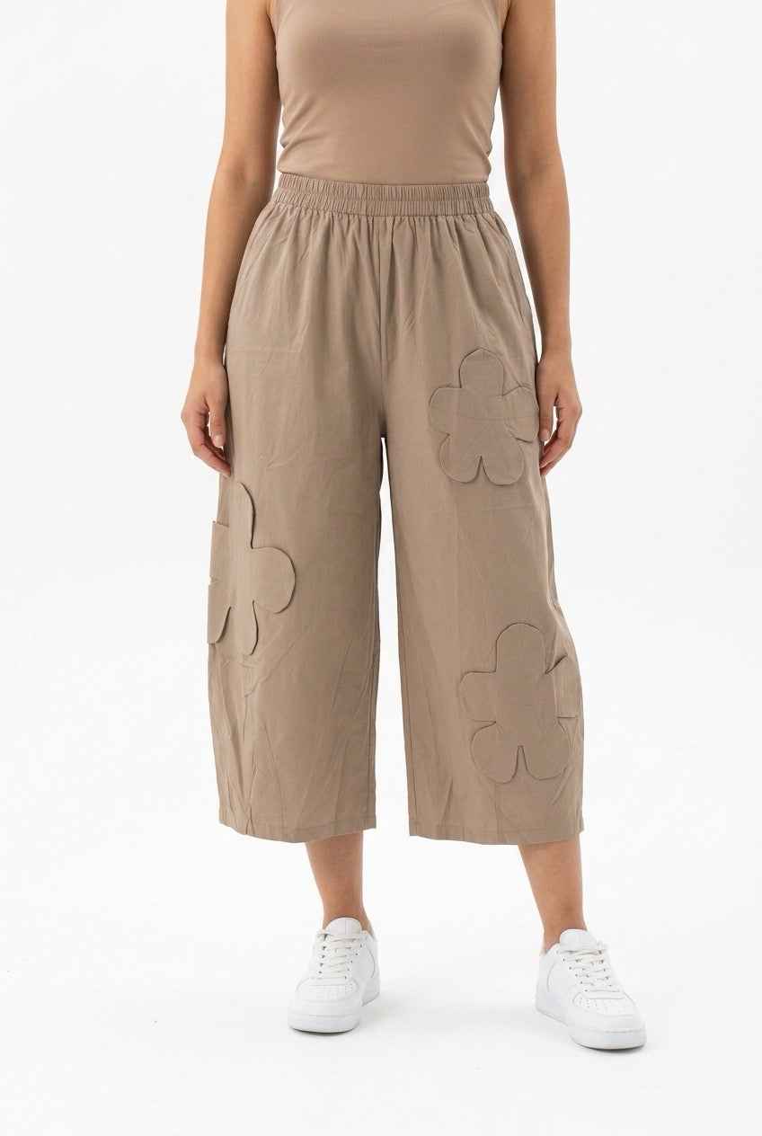 Beige cropped Wide-Leg Pants with Floral Appliqué