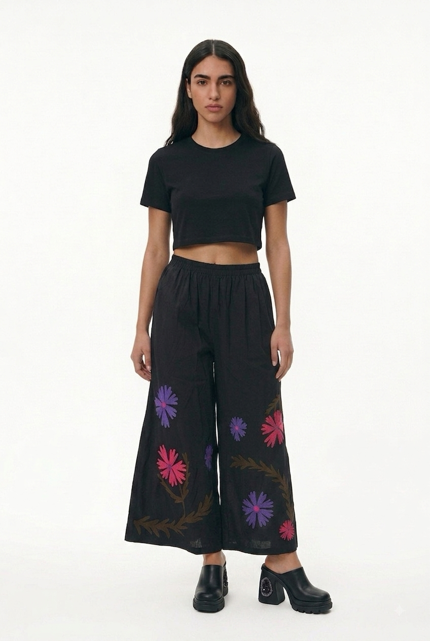 Black wide-leg pants with flower embroidery