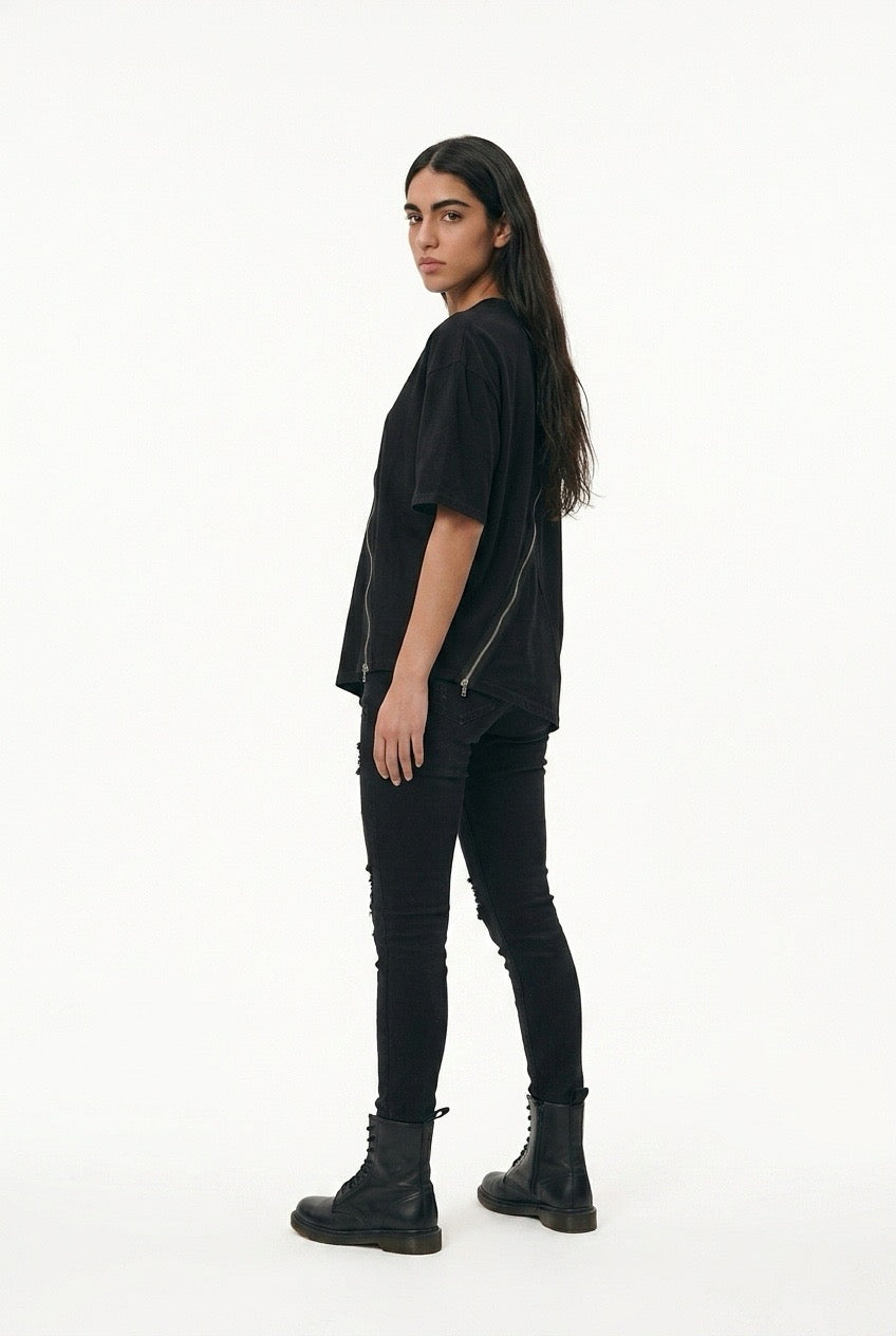 Black T-shirt with zipper detail